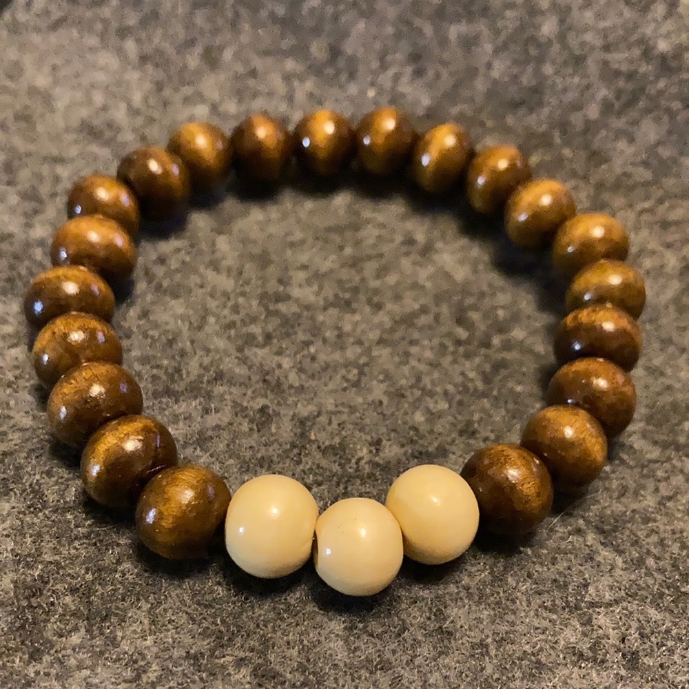 Unisex wooden bead bracelet